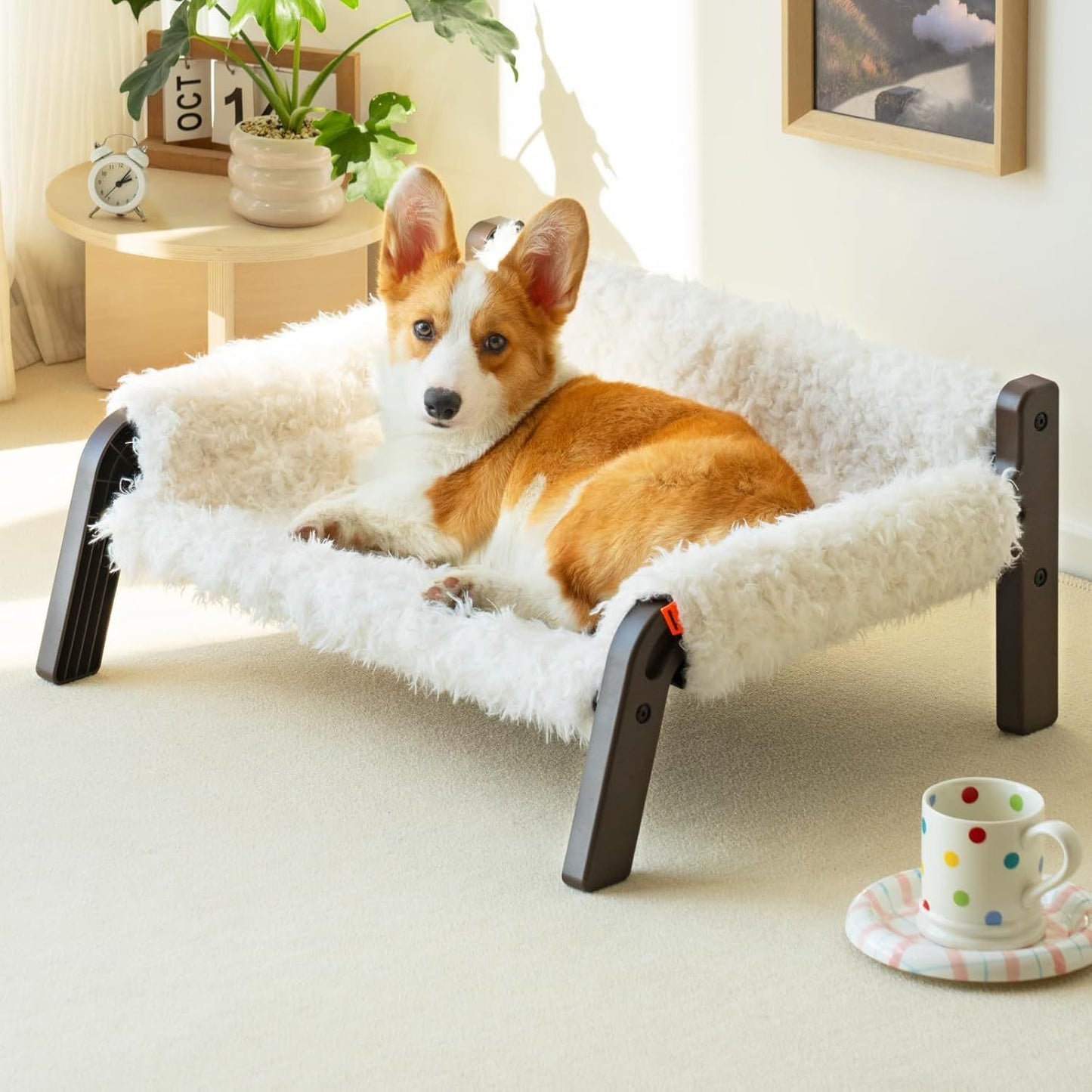 MEWOOFUN Raised Cat Bed for Indoor Cats – Elevated Plush Pet Sofa with Non-Slip Bottom, Washable Bed for Kittens, Puppies & Small Dogs (Supports 44 lbs, Beige/Brown)